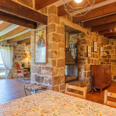 Maison De Caractere A Villa *